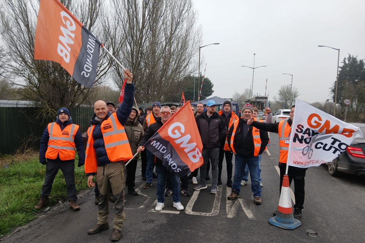 Briggs Marine workers stage industrial action outside Immingham Docks