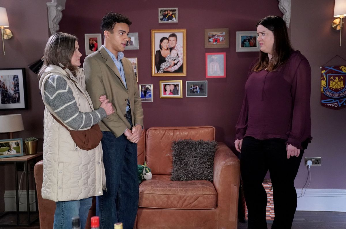 Zoe skipped seeing Jasmine to talk to Josh and Sandra