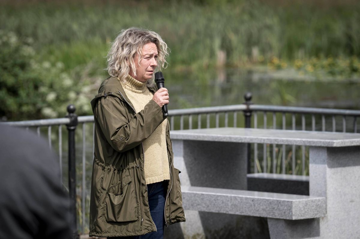 Sophie Stanton plays Tina Marshall 