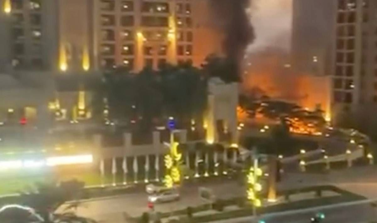 Explosions going off on the Dubai Palm, per Eubank Jr.