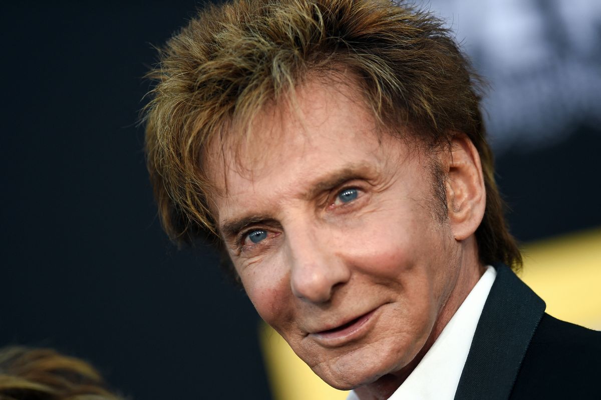 Barry Manilow has shared some huge news with fans