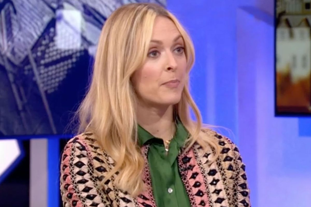 Jo Whiley has apologised after Fearne Cotton said she felt 'ignored' by her Radio 1 colleagues