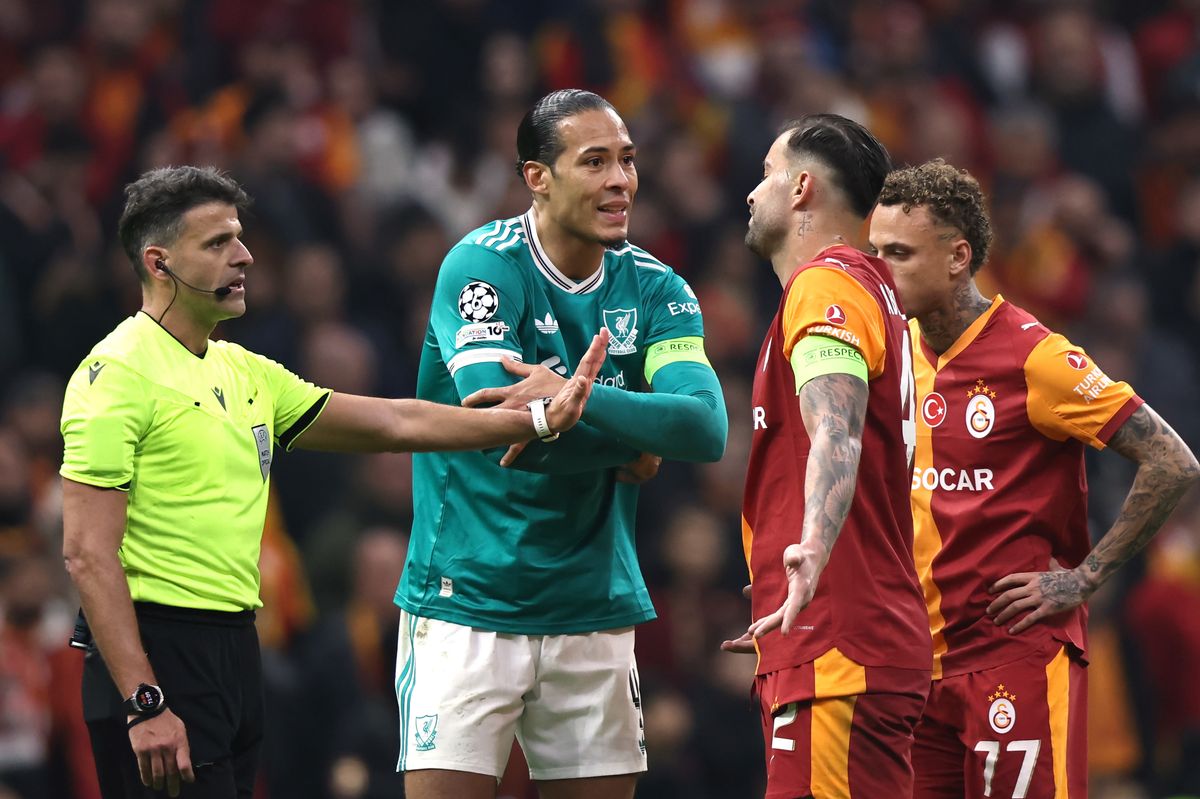 ISTANBUL, TURKEY - MARCH 10: Referee Jesús Gil Manzano gestures towards Virgil van Dijk of Liverpool and Abdulkerim Bardakci and Noa Lang of Galatasaray A.S. during the UEFA Champions League 2025/26 Round of 16 First Leg match between Galatasaray SK and Liverpool FC at Ali Sami Yen Spor Kompleksi on March 10, 2026 in Istanbul, Turkey. (Photo by Burak Kara - UEFA/UEFA via Getty Images)
