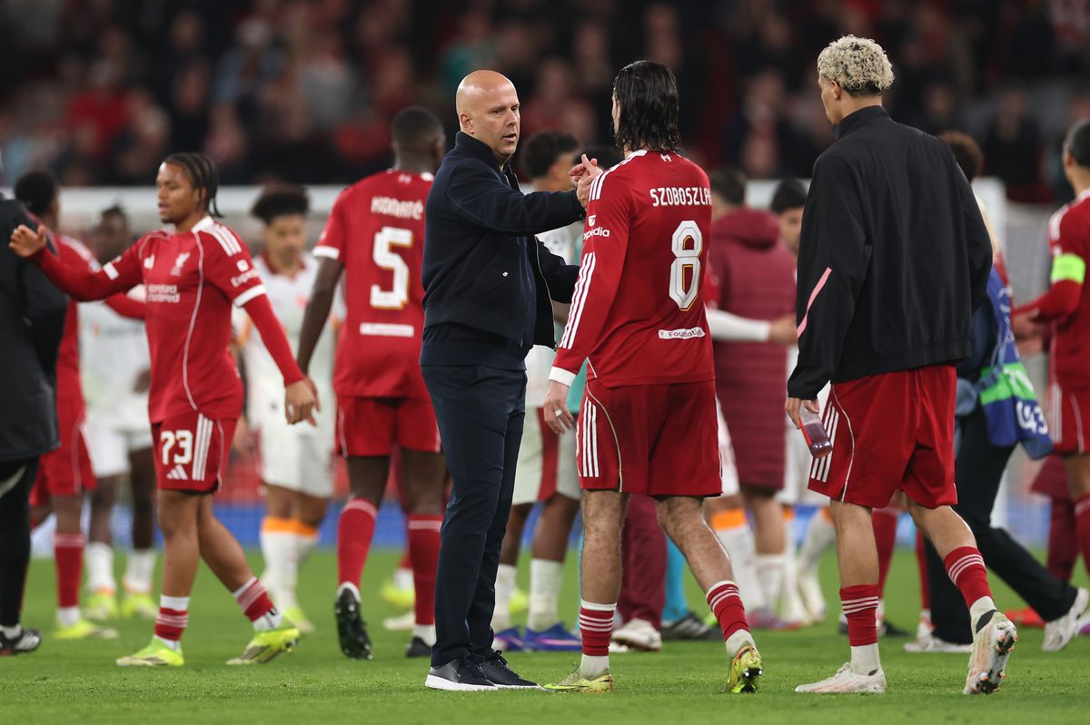 Arne Slot and Liverpool players