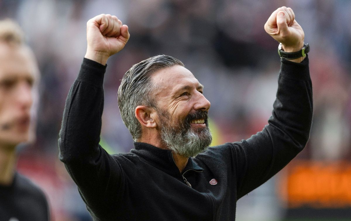 Hearts manager Derek McInnes celebrates 