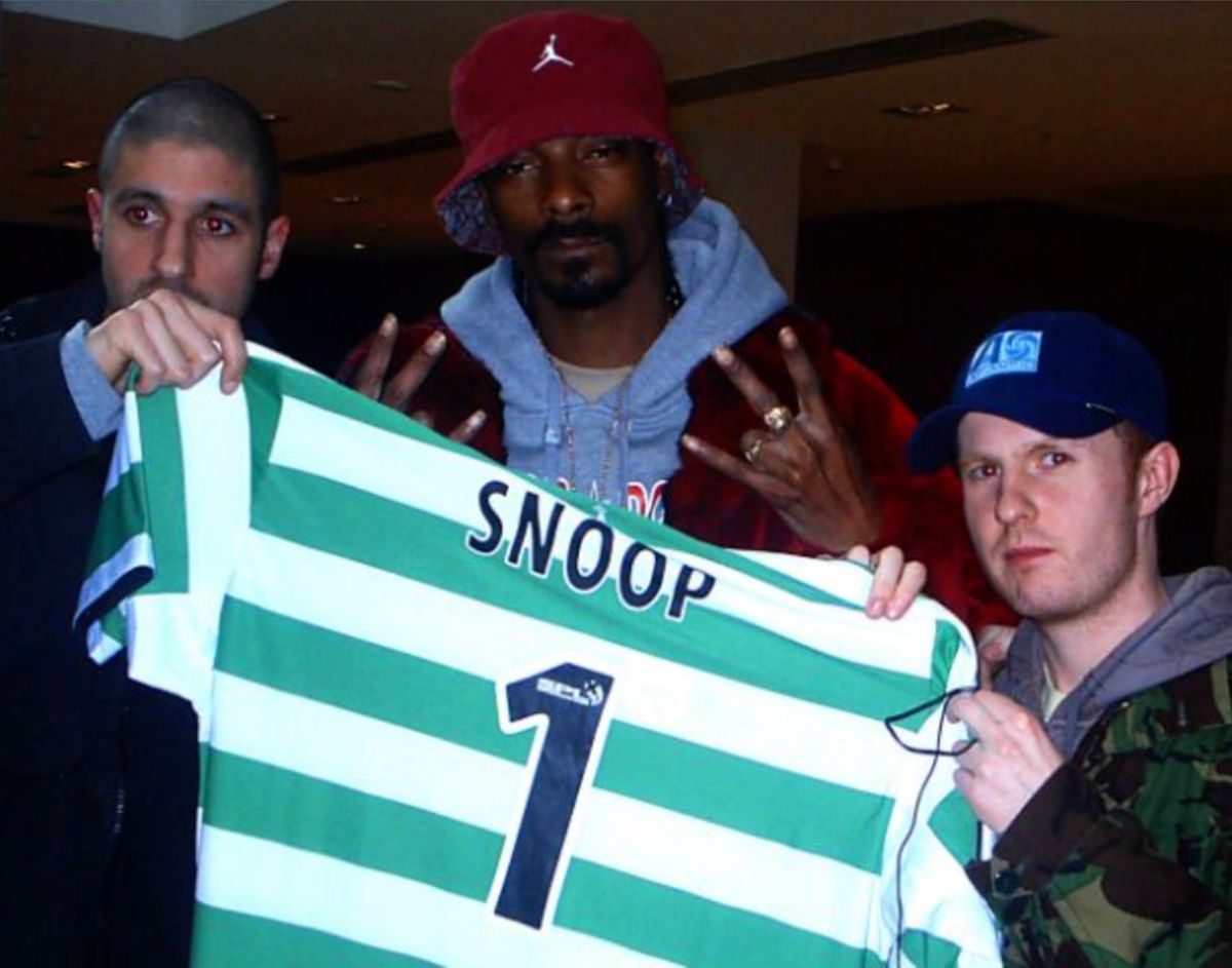 DJ Hesky (L) and DJ Big Al (R) February 2005 present US rapper Snoop Doggy Dogg with his very own Celtic strip after his gig in Glasgow Carling Academy in 2005.