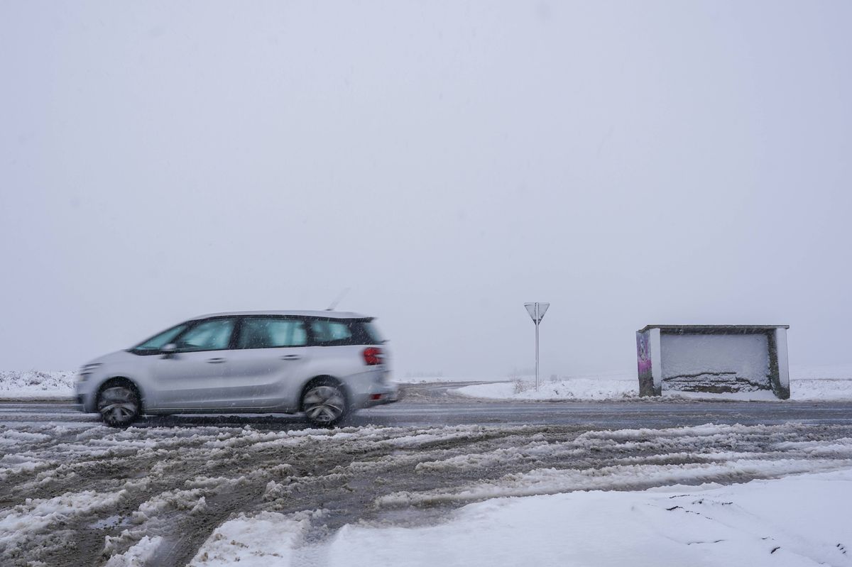 BOOSBECK, UNITED KINGDOM - FEBRUARY 13: A car passes a remote bus stop as snow falls on the North Yorkshire moors on February 13, 2026 near Boosbeck, United Kingdom. (Photo by Ian Forsyth/Getty Images)