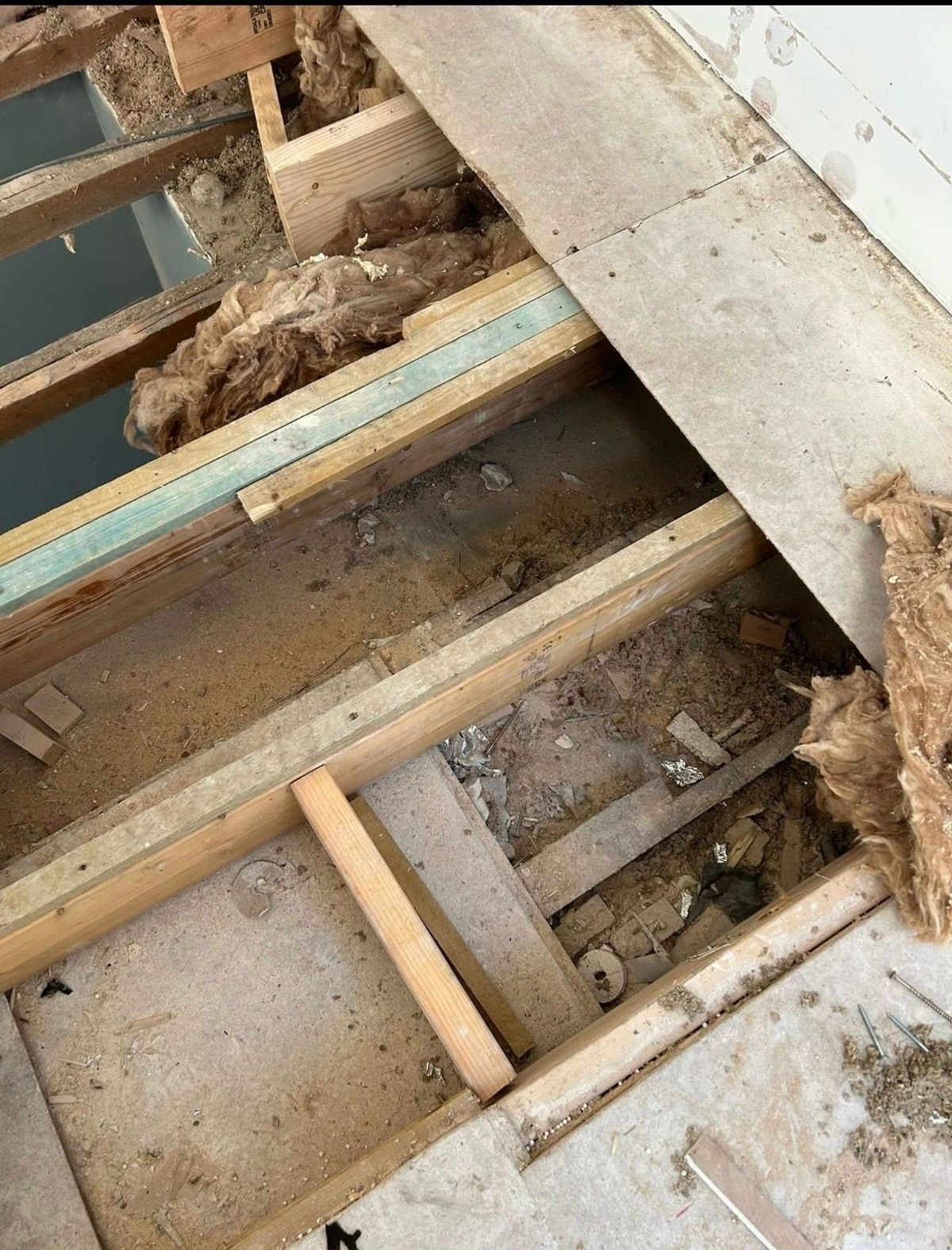 The state Williams left Les' loft in