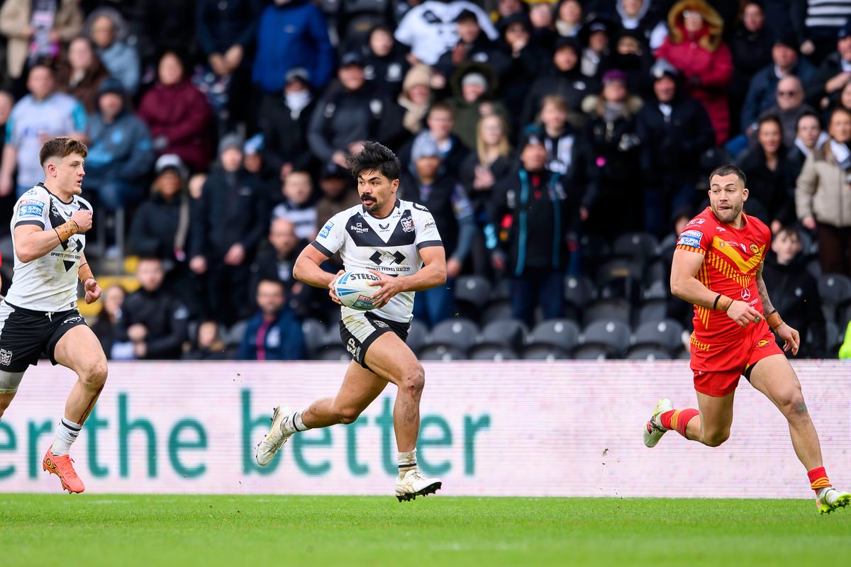 Hull FC's James Bell runs in open field against Catalans Dragons.