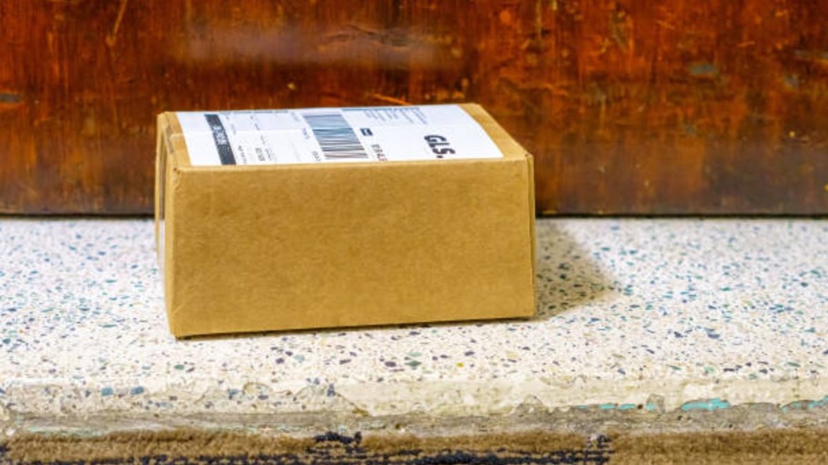 UK courier firm collapses - households face waiting 'weeks' for parcels