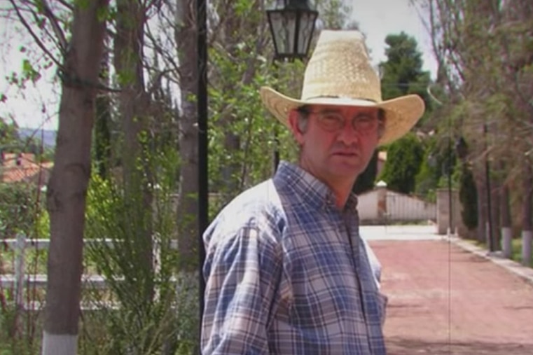 A photo of Anselmo wearing a white cowboy hat and flannelette shirt.