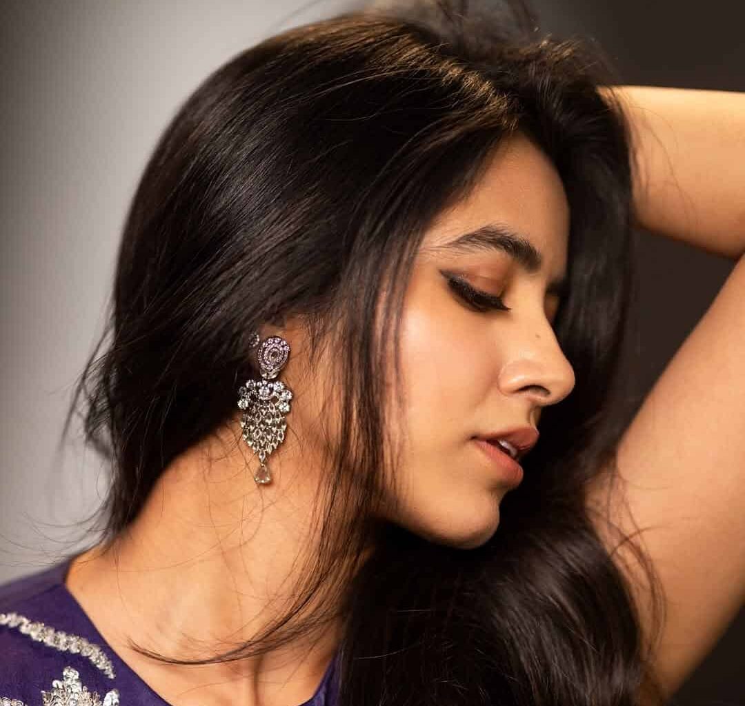 Shivani Nagaram Elevates Glam Quotient In Style