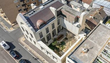 Pink Floyd legend Dave Gilmour is facing a ¿property nightmare¿ as his luxury seafront mansion remains unsold more than three years after it was put on sale for £15million