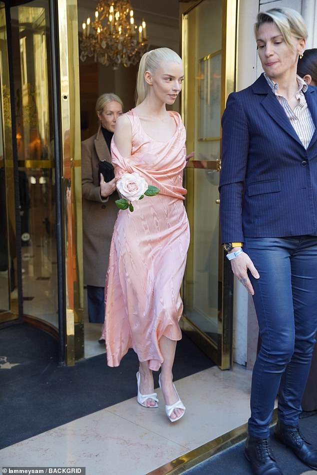 Anya looked flawless for the occasion in the feminine number