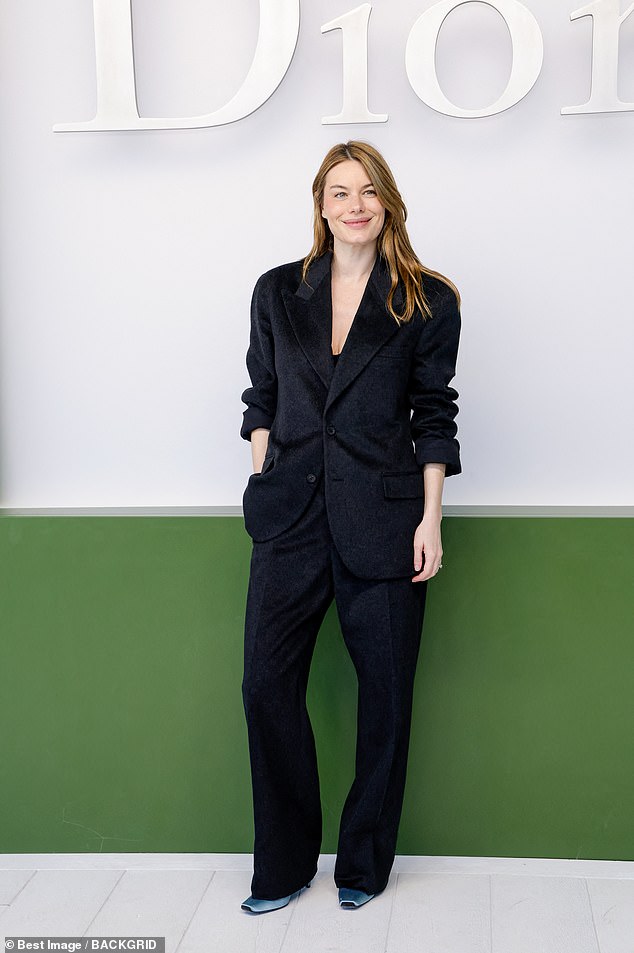 Camille Rowe looked effortlessly stylish