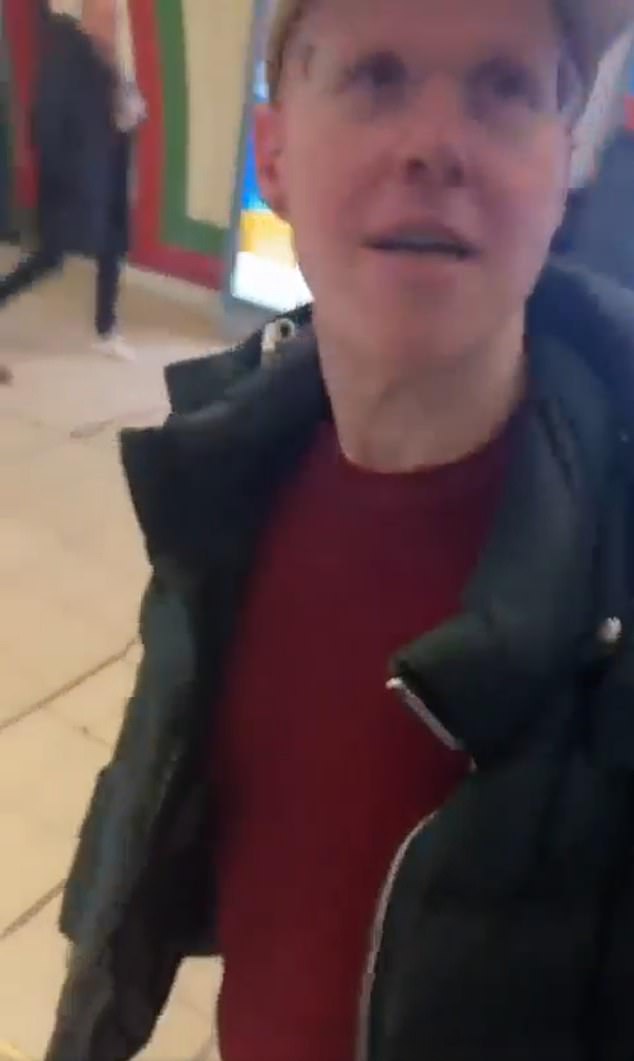 The clip (pictured) showed the 6'11", fundraising consultant from East London shouting, 'Free Palestine' at the Little Britain star