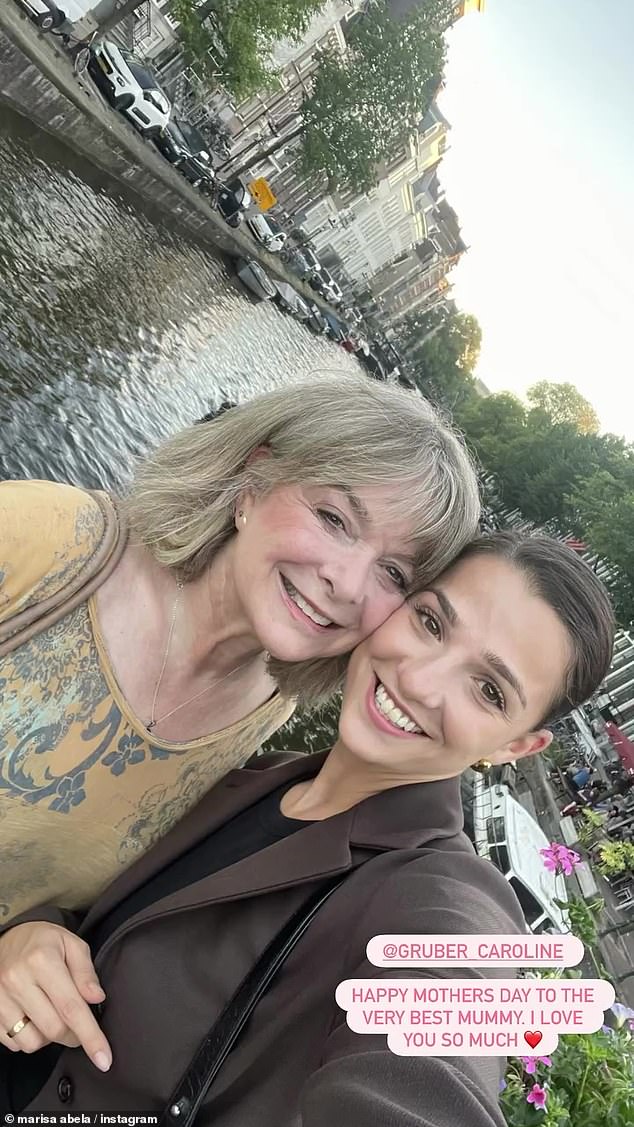 Marisa posed for a sweet selfie with her mum