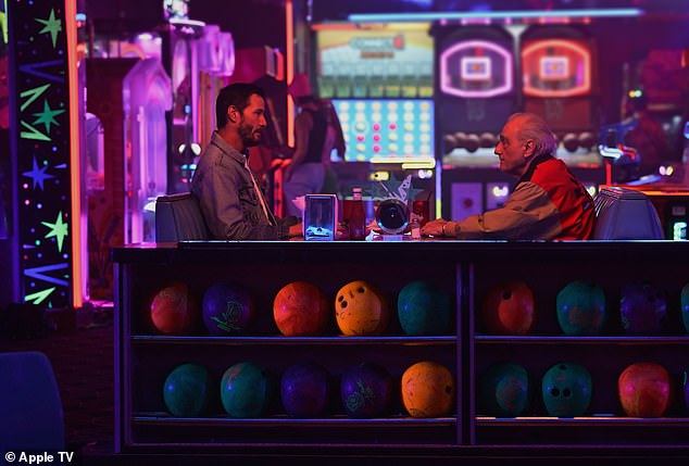 In this scene, the actor talks to famed Casino director Martin Scorsese