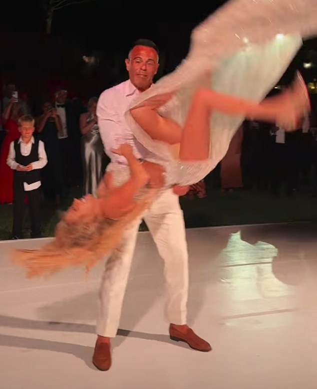 In 2025/2026, the minimum spend for a weekend event at the Villa starts at approximately ¿50,000 (£42,000) just for the location and catering, with total costs for high-net-worth weddings often exceeding £150,000