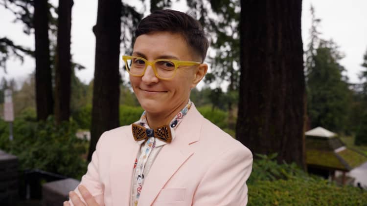 I travel the world and live rent-free by pet sitting full time