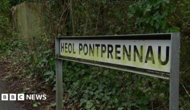 A road sign reading Heol Pontprennau