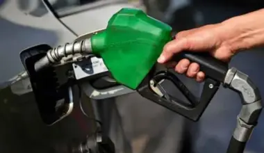 Govt hikes kerosene by Rs40 per litre, keeps petrol and diesel prices unchanged - Pakistan