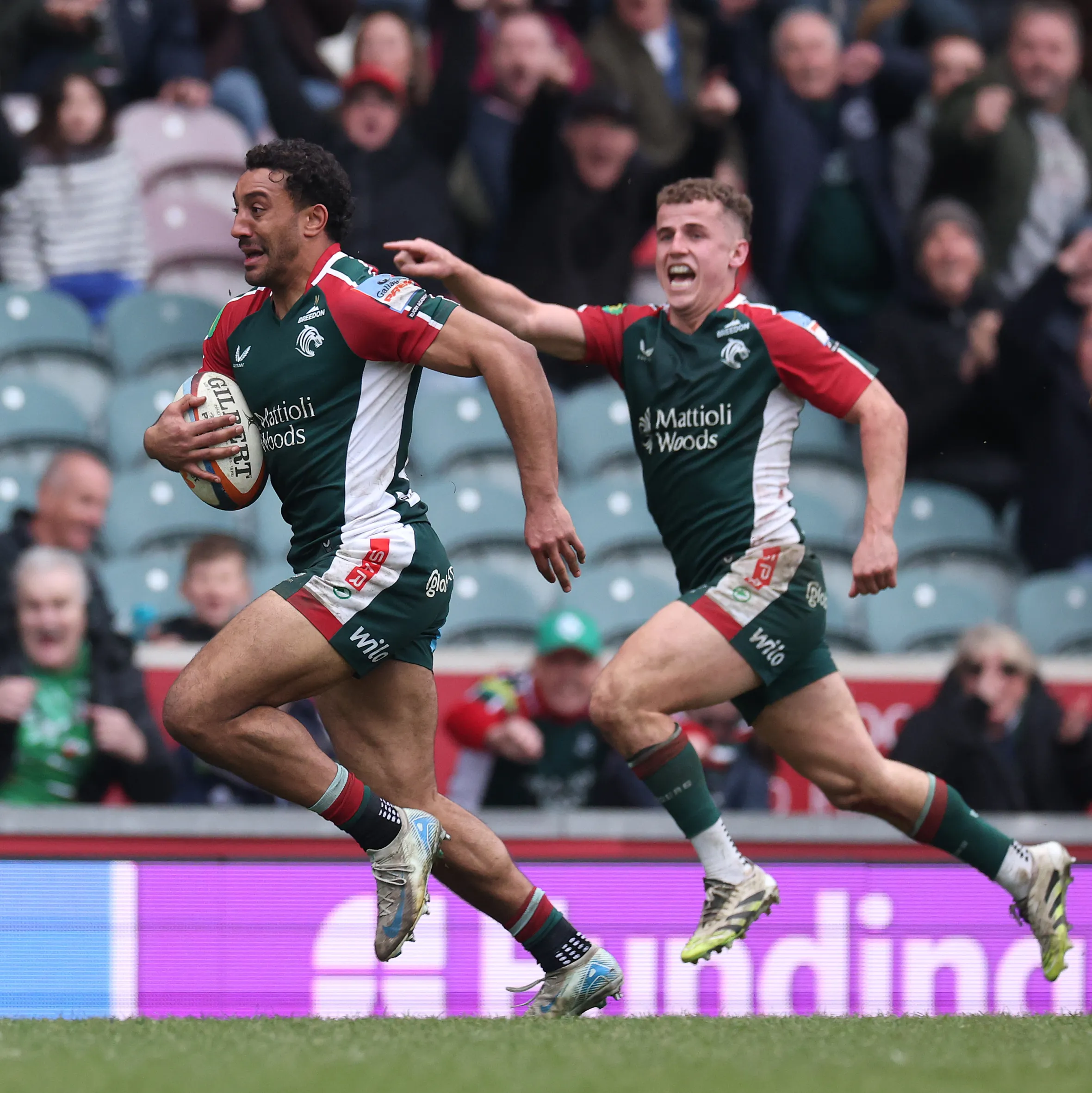 Gabriel Hamer-Webb running with the rugby ball to score the final try during the Leicester Tigers vs Bristol Bears match.
