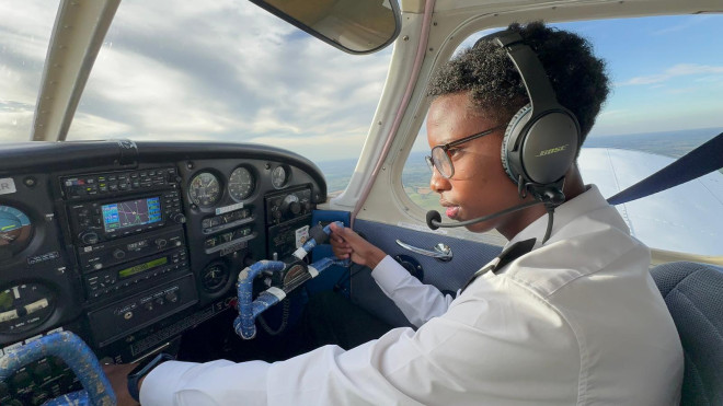 UK’s youngest Somali pilot advances toward commercial aviation career