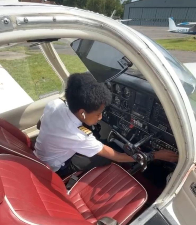 UK’s youngest Somali pilot advances toward commercial aviation career