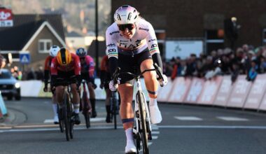 Lara Gillespie bounces back from crash with podium ride | Video