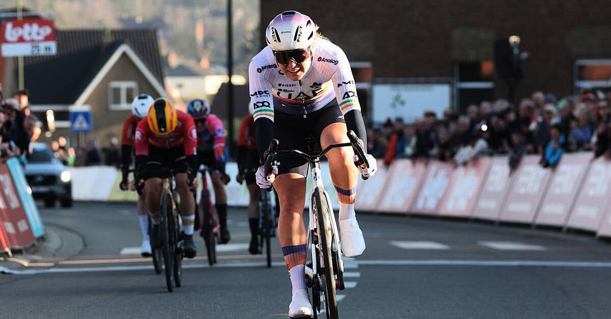 Lara Gillespie bounces back from crash with podium ride | Video