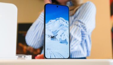 TCL showed me its Nxtpaper AMOLED phone at MWC, and my eyes couldn't believe it