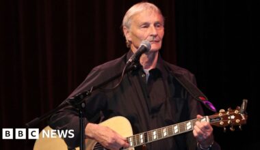 Tributes paid to The Quarrymen's Len Garry who has died aged 84 - BBC