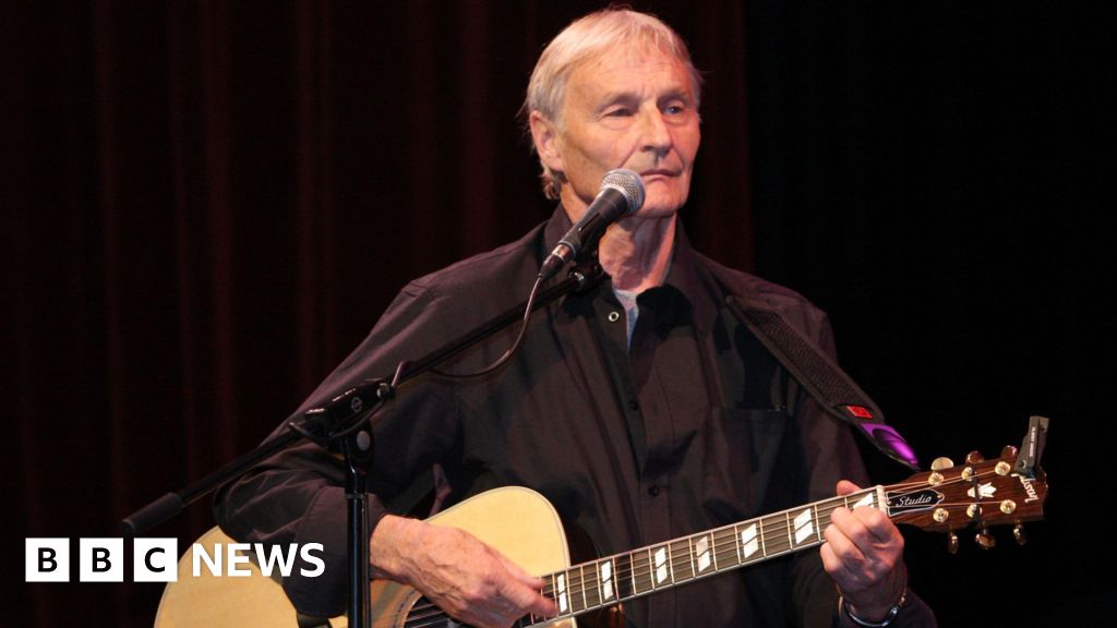 Tributes paid to The Quarrymen's Len Garry who has died aged 84 - BBC