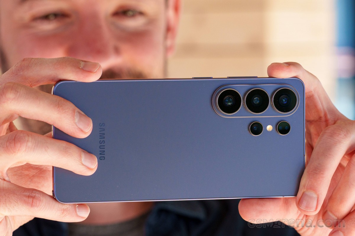 Samsung Galaxy S26 Ultra and iPhone 17 Pro series win GLOMO awards at MWC