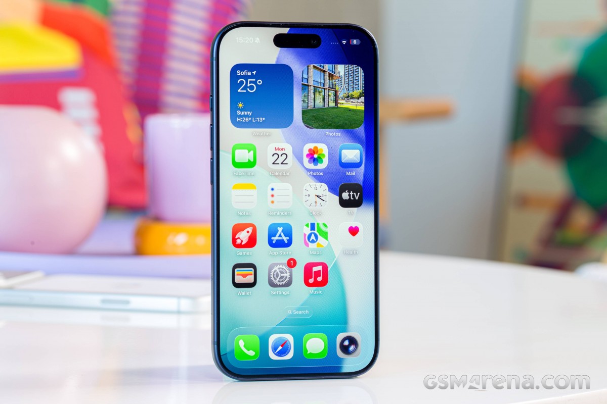 Samsung Galaxy S26 Ultra and iPhone 17 Pro series win GLOMO awards at MWC