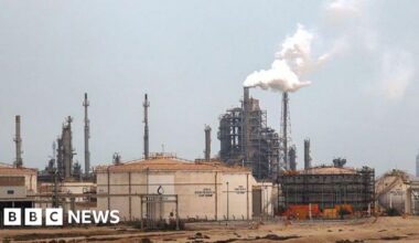 Oil price jumps after Qatar warns all Gulf production could stop within days - BBC