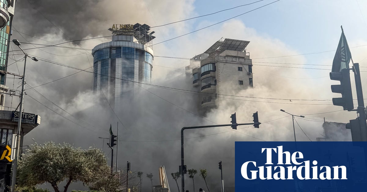 ‘The memories stay behind’: hundreds of thousands flee the Israeli bombs in Beirut | Lebanon