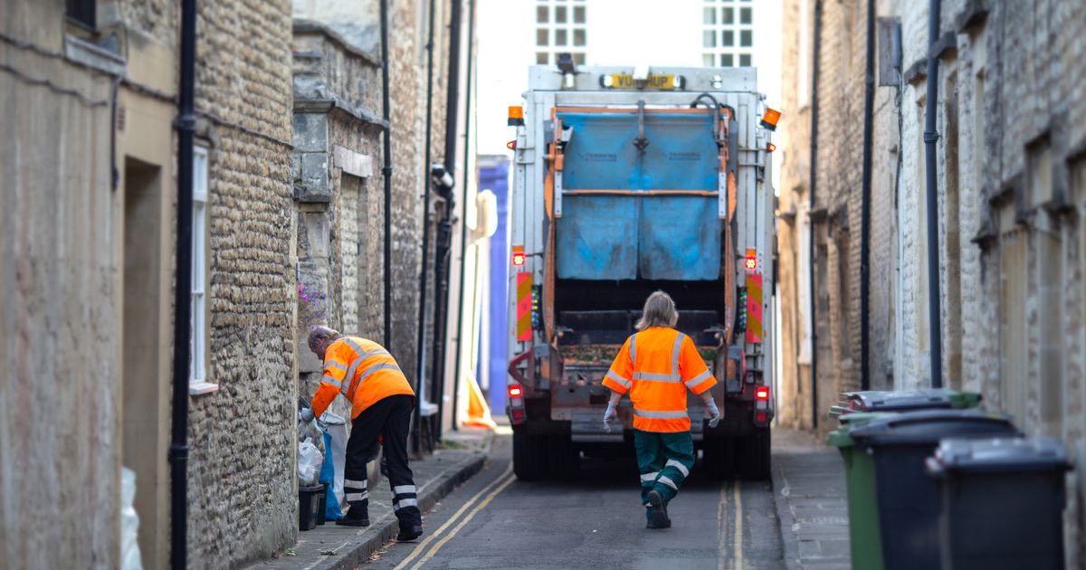 Bin man's hilarious reaction to drivers who get angry when they block the road