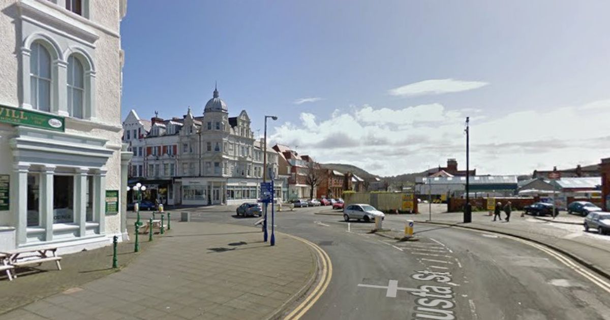 'Serious disorder' breaks out in Llandudno following Welsh Cup football match