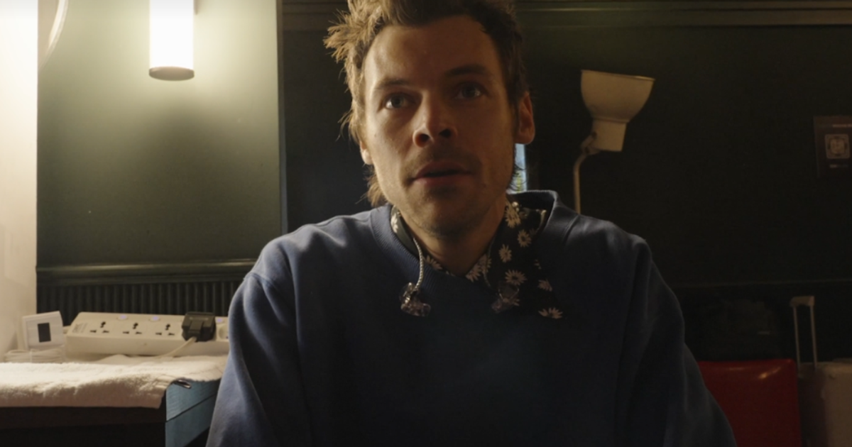 Harry Styles fans ask same 'who' question during One Night In Manchester