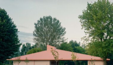 Under The Pink Roof / Caret Studio Associato