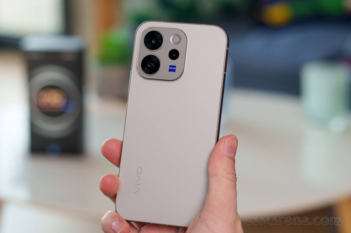 Vivo V70 review