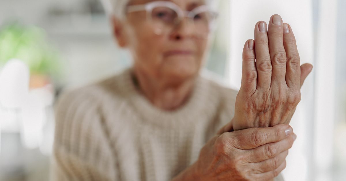 'Constant' dementia warning sign could appear in the hands