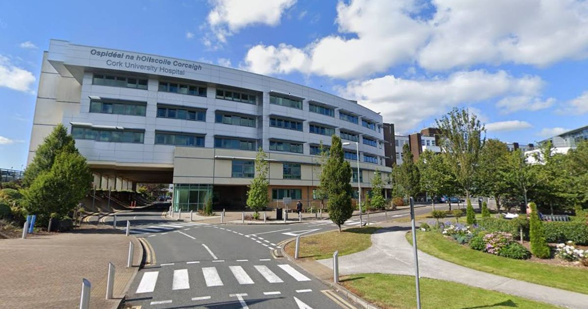 'Public be aware' - Guards on all entrances as Cork hospital shuts down wards to protect patients