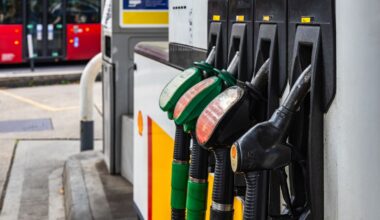 Chancellor meets petrol retailers over 'price gouging' row