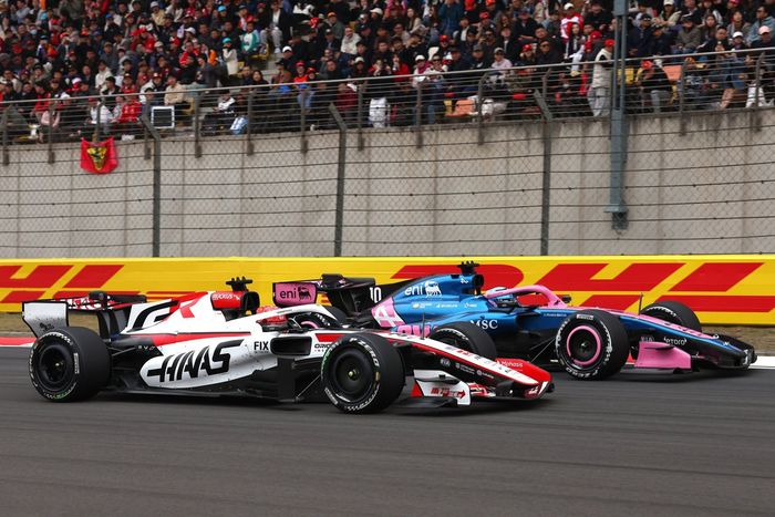 Pierre Gasly, Alpine, Esteban Ocon, Haas F1 Team