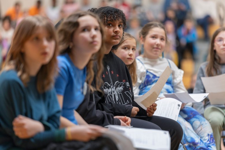 Brunswick kids talk to astronauts as they orbit Earth