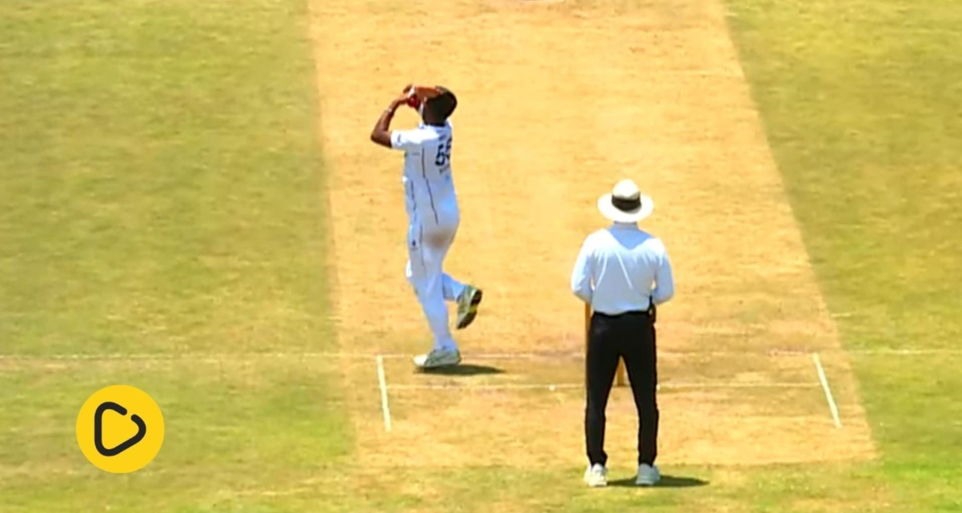 Sri Lanka’s Richmond College’s Nethuja Basitha attempted an Usman Tariq-like pause in his bowling action during the ‘Lover’s Quarrel’ match against Mahinda College in Galle on Saturday (March 21).