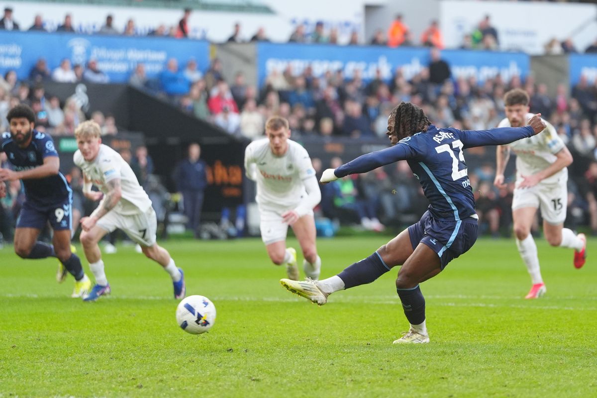 Coventry City's Brandon Thomas-Asante scores